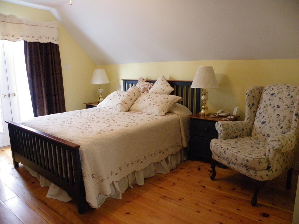 The Colonel'S In Bed And Breakfast Fredericton Szoba fotó